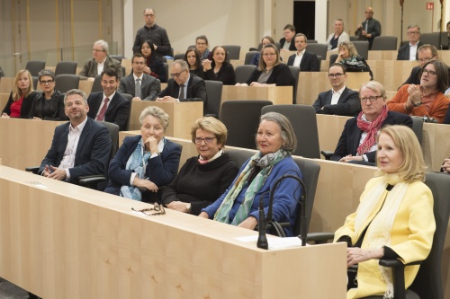 Von rechts: Gertrude Aubauer, Bundesministerin a.D. Hilde Hawlicek, Landeshauptfrau a.D. Waltraud Klasnic, VeranstaltungsteilnehemrInnen