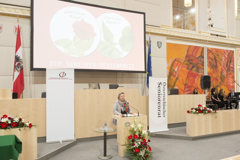 Am Rednerpult: Nationalratspräsidentin Anneliese Kitzmüller (F)