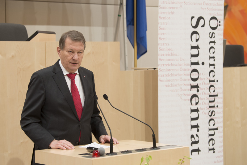 Am Rednerpult: Peter Kostelka Präsident des Österreichischen Seniorenrates