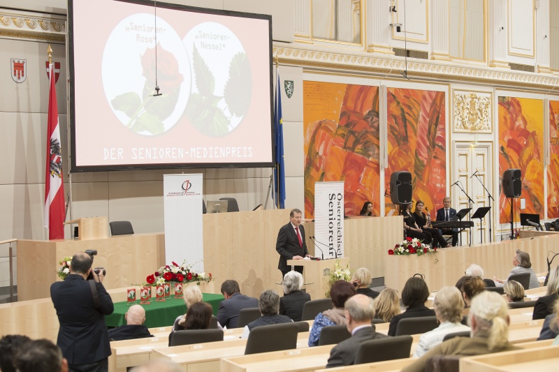 Am Rednerpult: Peter Kostelka Präsident des Österreichischen Seniorenrates