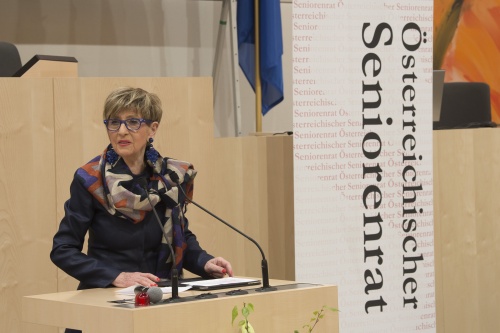 Am Rednerpult: Ingrid Korosec, Präsidentin des Österreichischen Seniorenrates