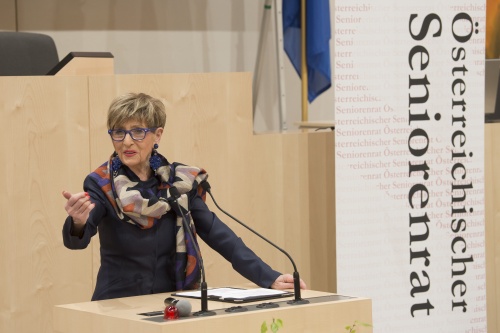 Am Rednerpult: Ingrid Korosec, Präsidentin des Österreichischen Seniorenrates