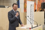Am Rednerpult: Andreas Wohlmuth, Generalsekretär des PVÖ