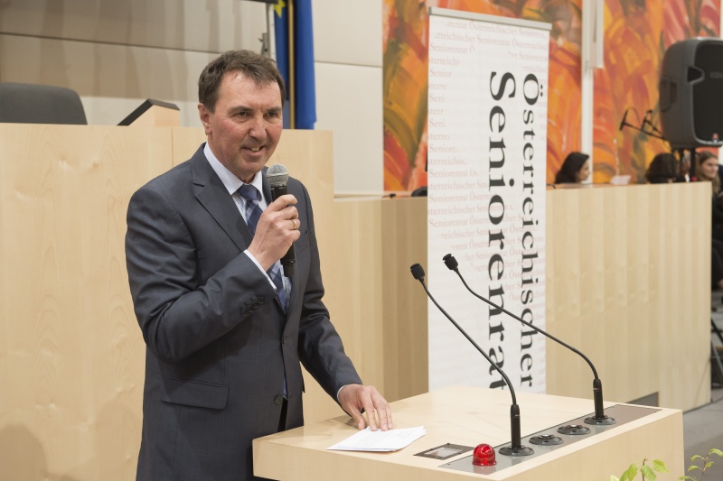 Am Rednerpult: Andreas Wohlmuth, Generalsekretär des PVÖ