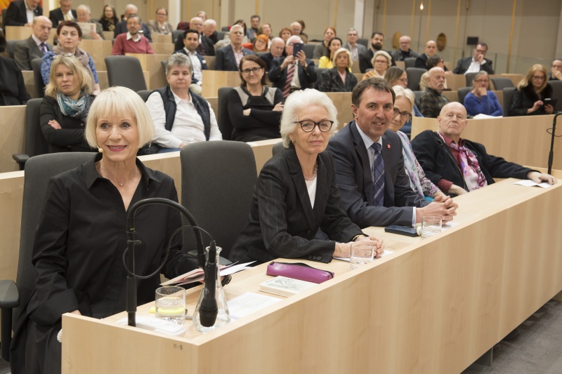 Von links: Moderatorin Heilwig Pfanzelter, Irmgard Bayer, Jurymitglied und Journalistin, Andreas Wohlmuth, Generalsekretär des PVÖ