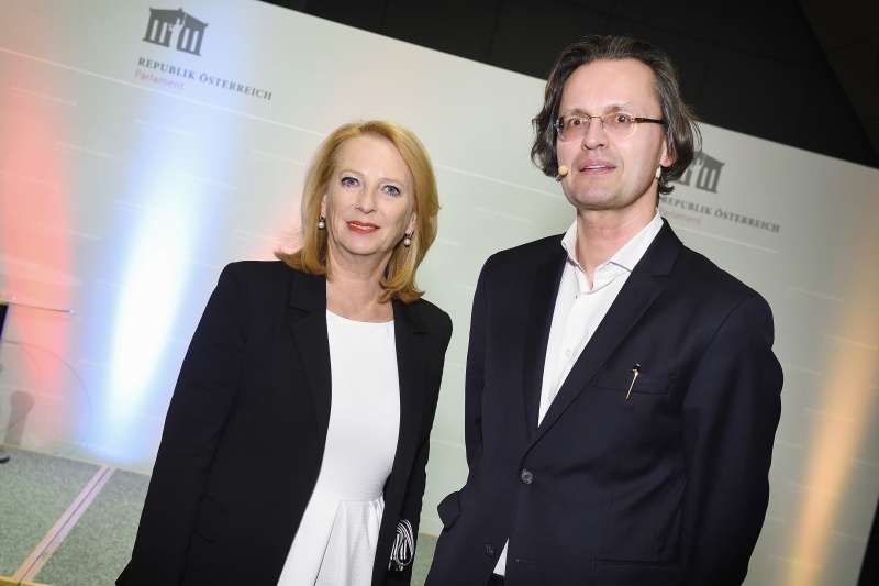 Von links: Zweite Nationalratspräsidentin Doris Bures (S), Autor, Publizist und Professor für Medienwissenschaft an der Universität Tübingen Bernhard Pörksen