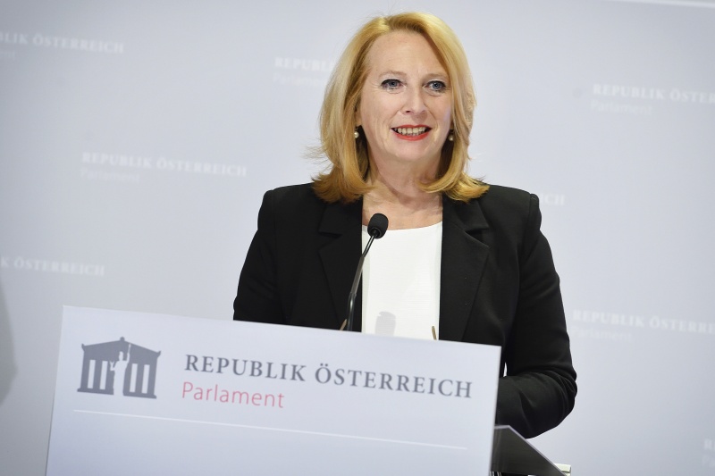 Zweite Nationalratspräsidentin Doris Bures (S) bei der Begrüßung