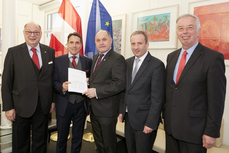 Von links: Nationalratsabgeordneter a.D Otto Pendl (S), Nationalratsabgeordneter Reinhard Eugen Bösch (F), Nationalratspräsident Wolfgang Sobotka (V), Nationalratsabgeordneter Michael Hammer (V), Karl Schneemann