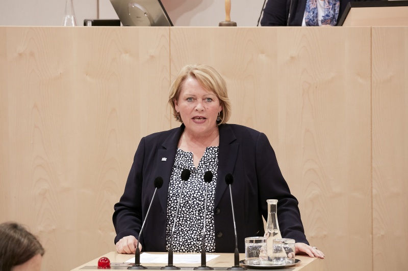 Am Rednerpult: Nationalratsabgeordnete Gertraud Salzmann (V)