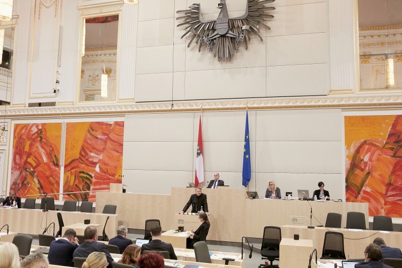 Am Rednerpult: Nationalratsabgeordneter Wolfgang Zinggl (J)