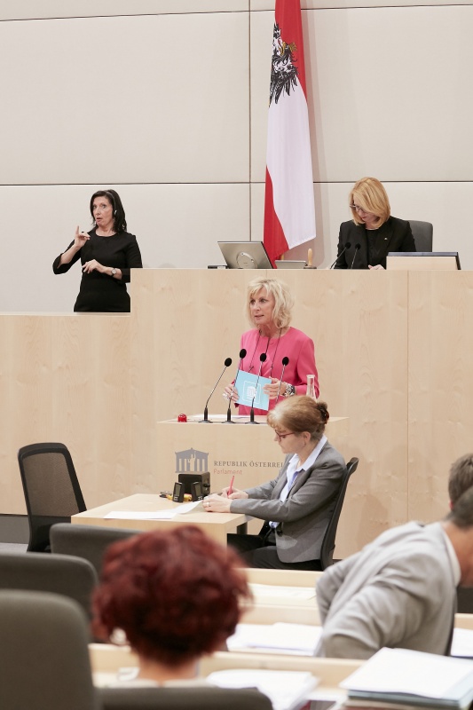Am Rednerpult: Nationalratsabgeordnete Gabriela Schwarz (V)