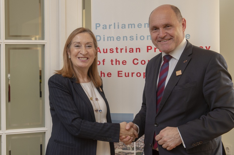 From left: Ana Pastor Julián Speaker of the Spanish Congress and President of the Austrian National Council Wolfgang Sobotka