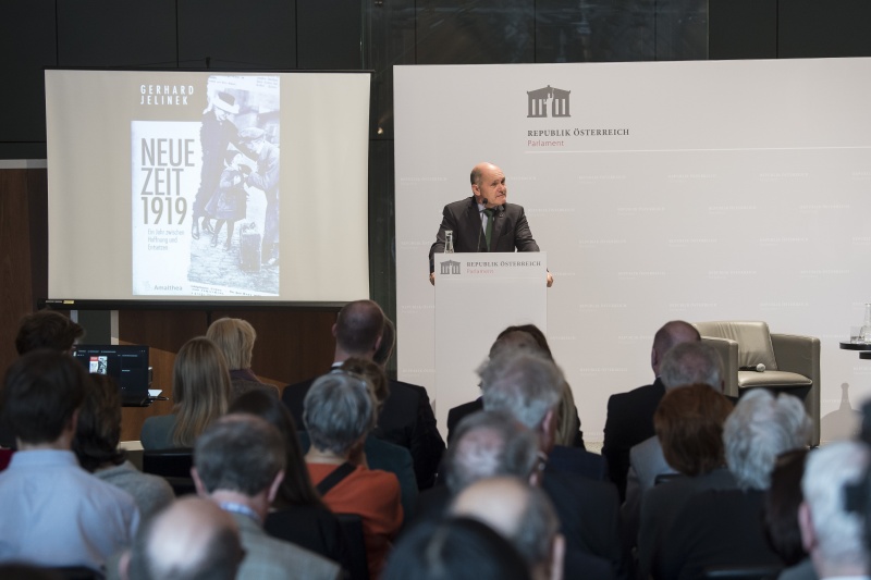 Am Rednerpult: Nationalratspräsident Wolfgang Sobotka (V)