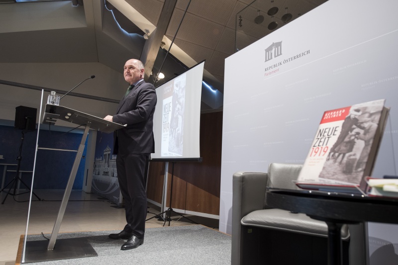 Am Rednerpult: Nationalratspräsident Wolfgang Sobotka (V)