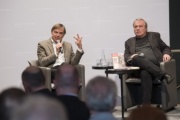 Am Podium von links: Buchautor Gerhard Jelinek, Generaldirektor des Österreichischen Staatsarchivs Wolfgang Maderthaner