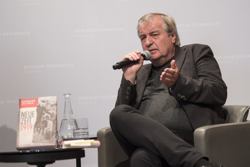 Am Podium: Generaldirektor des Österreichischen Staatsarchivs Wolfgang Maderthaner