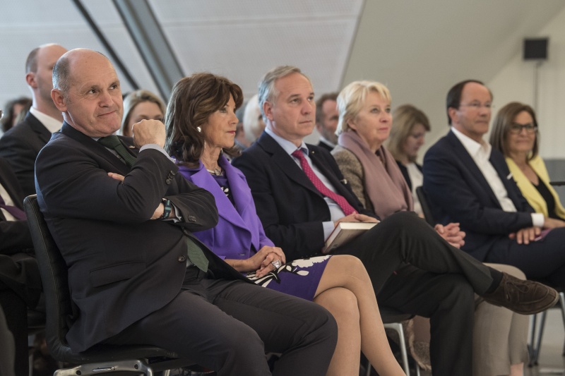 VeranstaltungsteilnehmerInnen. Erste Reihe on links: Nationalratspräsident Wolfgang Sobotka (V), Verfassungsgerichtshofspräsidentin Brigitte Bierlein, FPÖ-Klubobmann Walter Rosenkranz (F)