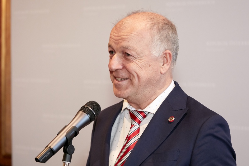 Begrüßung durch Bundesratspräsident Ingo Appé (S)