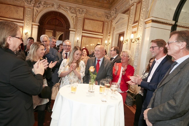 Blick Richtung VeranstaltungsteilnehmerInnen. Applaus für Reinhard Todt
