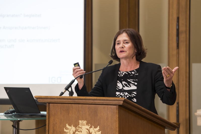 Am Rednerpult: Ruth Simsa, Institut für Soziologie WU Wien