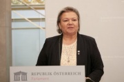 Begrüßung durch Dritte Nationalratspräsidentin Anneliese Kitzmüller (F)