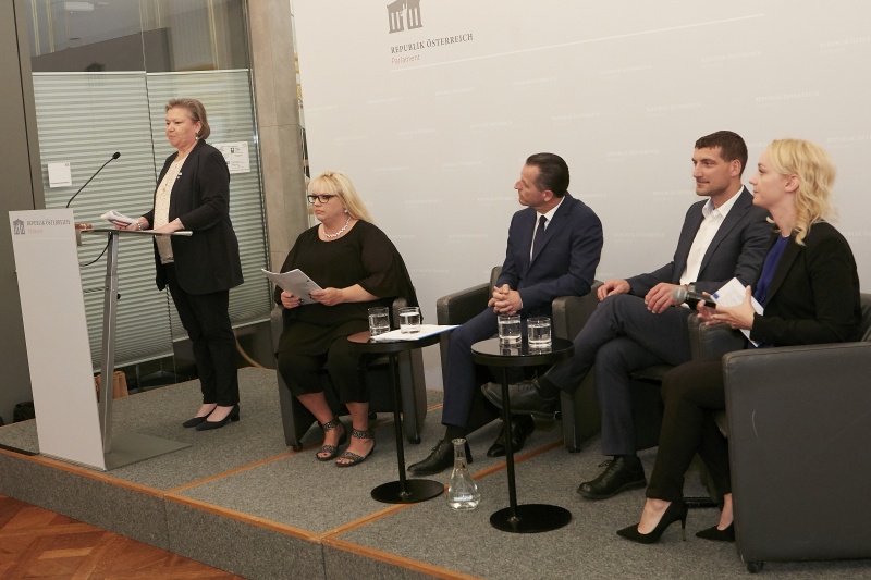 Begrüßung durch Dritte Nationalratspräsidentin Anneliese Kitzmüller (F)