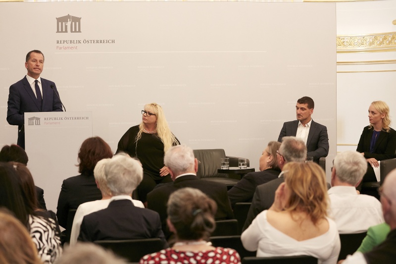 Vortrag Gerald Tatzgern Leiter Zentralstelle Bekämpfung Schlepperkriminalität und Menschenhandel im BKA