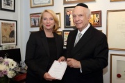 Zweite Nationalratspräsidentin Doris Bures (S), Rabbi Arthur Schneier