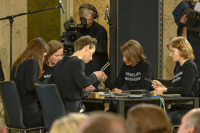 Präsentation des Gedenkprojekts #hinschauen von Zivildienern der KZ-Gedenkstätte Mauthausen und Studierenden der Universität für Musik und darstellende Kunst Wien. Blick Richtung Musikerinnen