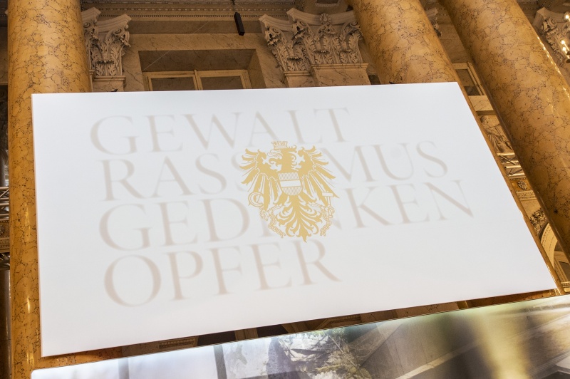 Tafel: Gewalt - Rassismus - Gedenken - Opfer