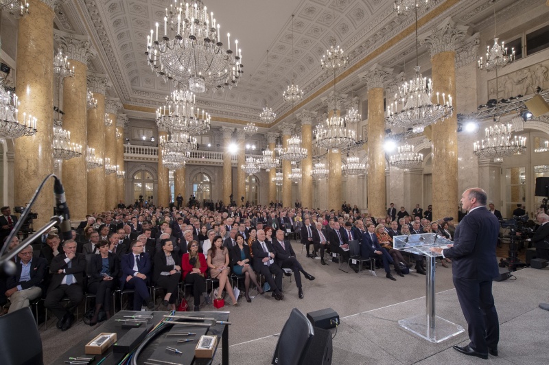 Abschlussworte von Nationalratspräsident Wolfgang Sobotka (V). Blick Richtung VeranstaltungsteilnehmerInnen