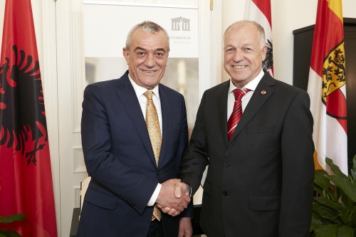 von rechts: Bundesratspräsident Ingo Appé (S), Parlamentspräsident der Republik Albanien Gramoz Ruçi