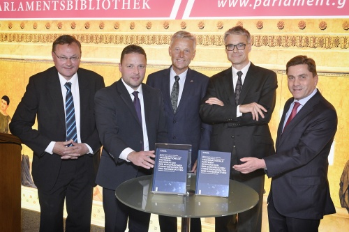Von links: Michael Gehler, Hinnerk Meyer, Nationalratsabgeordneter Reinhold Lopatka (V), Hannes Schönner, Helmut Wohnout