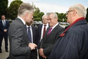 Von links: Parlamentsdirektor Harald Dossi begrüßt den Parlamentspräsidenten der Republik Albanien Gramoz Ruçi