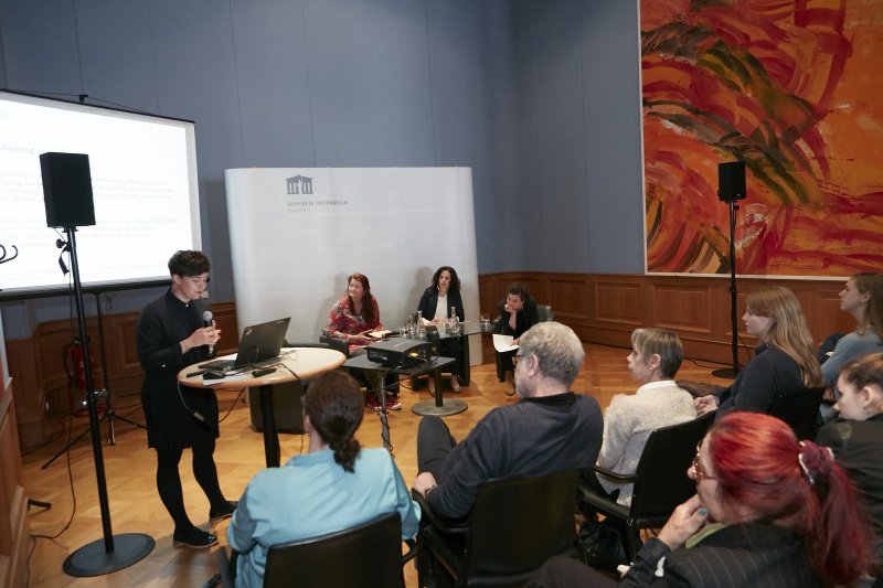 Panel Frauen - Schönheitsideale, Vortrag Elli Lechner Universität Wien
