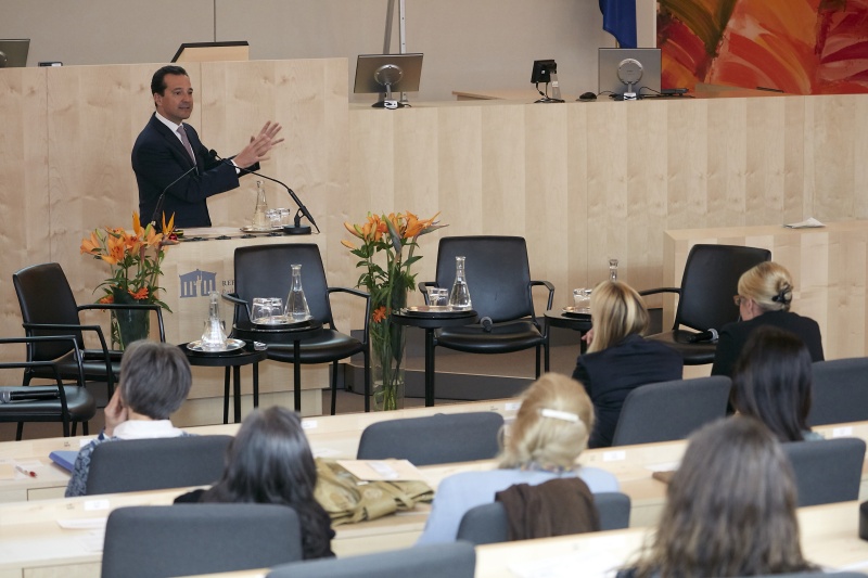 Panel Frauen - Armut, Vortrag Nationalratsabgeordneter Gerald Loacker (N)