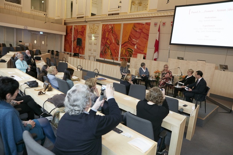 Panel Frauen - Armut