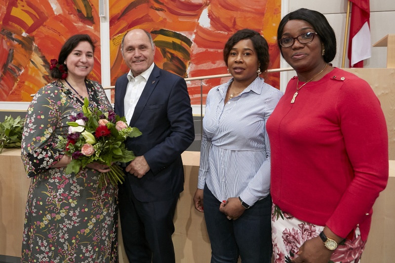 von links: Laila Mirzo, Nationalratspräsident Wolfgang Sobotka (V)