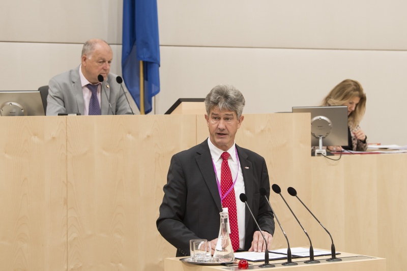 Am Rednerpult: Harald Kainz, Technische Universität Graz, Institut für Siedlungswasserbau, Industriewasserwirtschaft und Gewässerschutz, Rektor