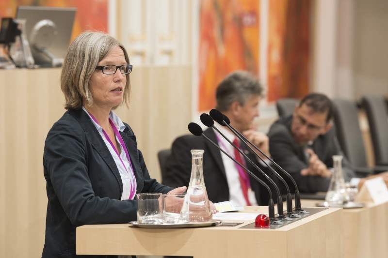 Am Rednerpult: Iris Strutzmann, Arbeiterkammer Wien, Abteilung Umwelt und Verkehr