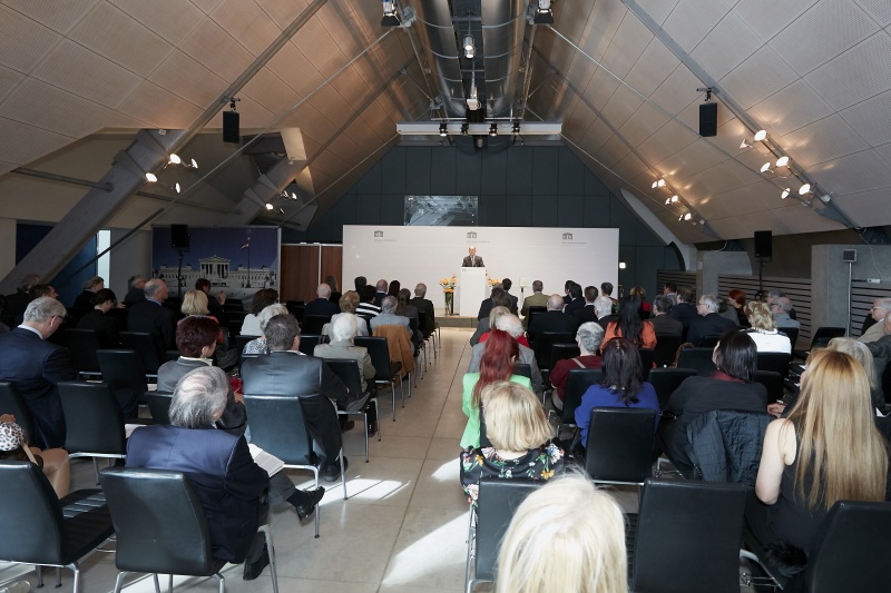 Begrüßung durch Nationalratspräsident Wolfgang Sobotka (V). Blick Richtung VeranstaltungsteilnehmerInnen