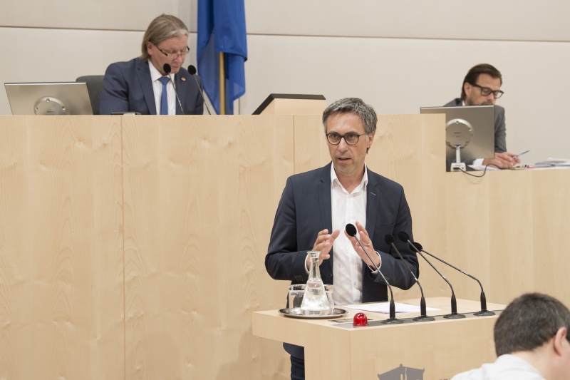 Am Rednerpult: Nationalratsabgeordneter Georg Strasser (V)