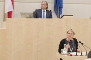 Am Rednerpult: Landtag Oberösterreich, Landtagsabgeordnete Ulrike BÖKER