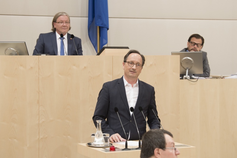Am Rednerpult: Bundesrat Günter Kovacs (S)