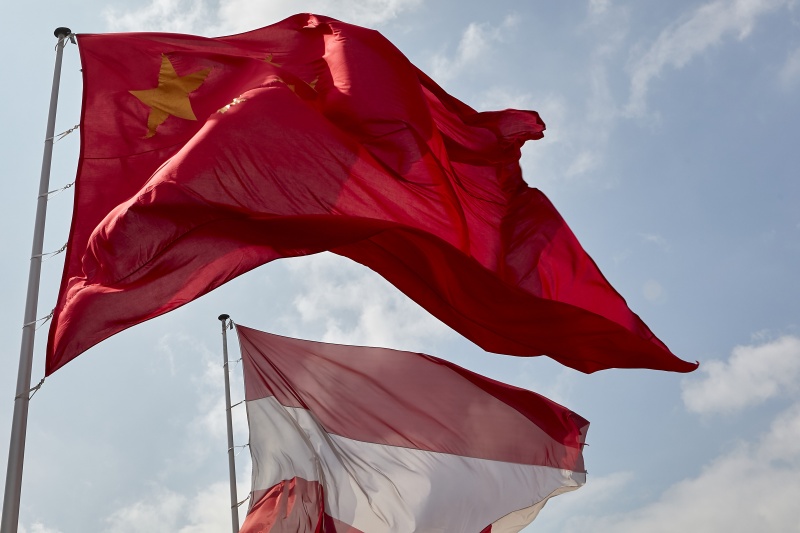 Fahne Volksrepublik China und Republik österreich