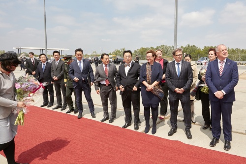 Begrüßung durch Bundesratspräsident Ingo Appé (S) (rechts) und den Obmann der Bilateralen Parlamentarischen Gruppe Österreich – China  Peter Wittmann (S) (2. von rechts)