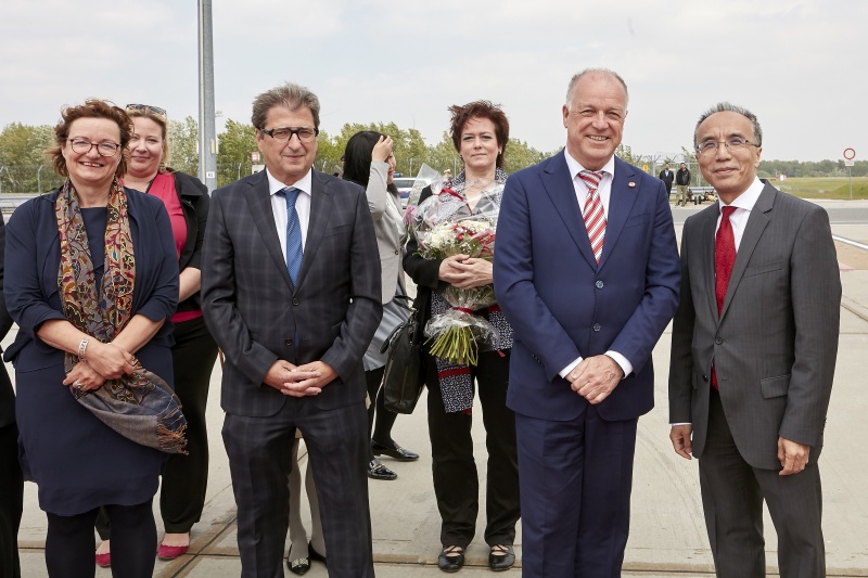 Von rechts: Botschafter der Volksrepublik China  Li Xiaosi,  Bundesratspräsident Ingo Appé (S) und den Obmann der Bilateralen Parlamentarischen Gruppe Österreich – China  Peter Wittmann (S), Bontschafterin Brigitte Brenner