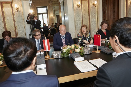 Österreichische Delegation unter der Leitung von Bundesratspräsident Ingo Appé (S) während der Aussprache
