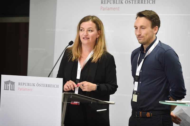 Elevator Pitches: Innovative Initiatives in National Parliament Visitor Centers