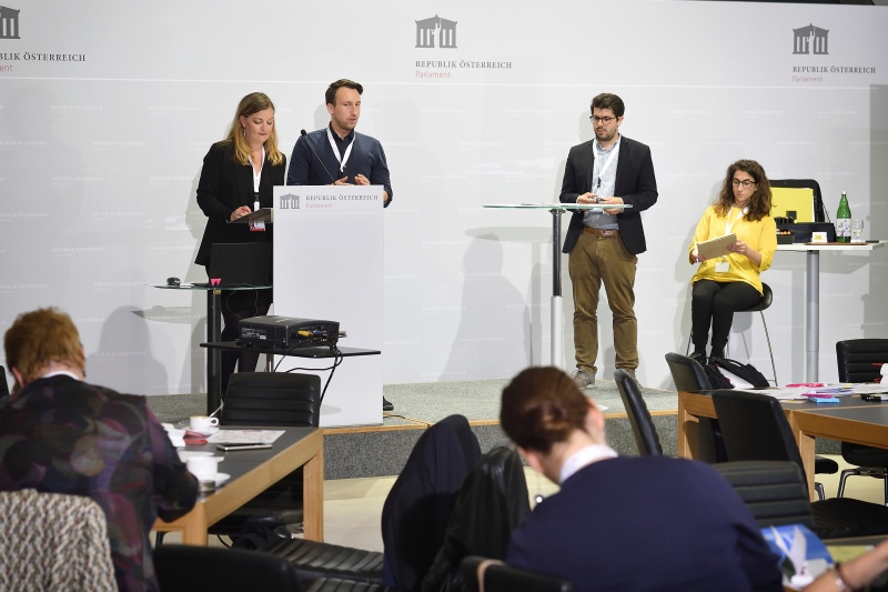 Elevator Pitches: Innovative Initiatives in National Parliament Visitor Centers